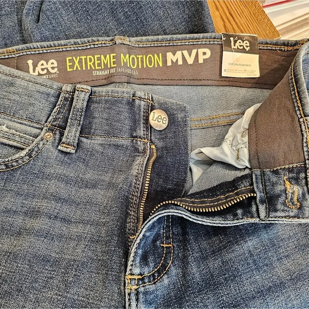 LEE MEN'S EXTREME MOTION MVP STRAIGHT FIT TAPERED JEAN 30x32